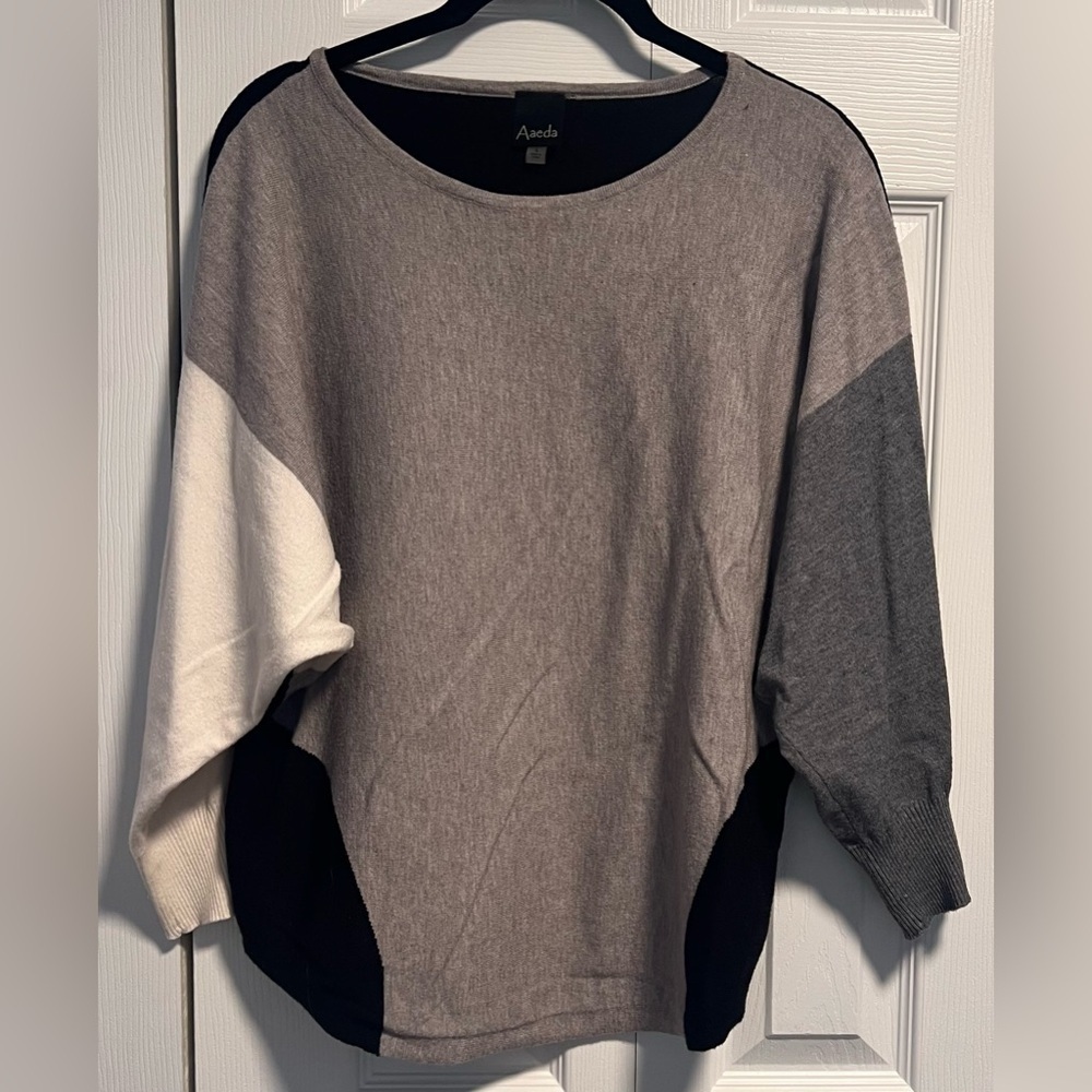 Women's Aaeda colorblock 3/4 sleeved top